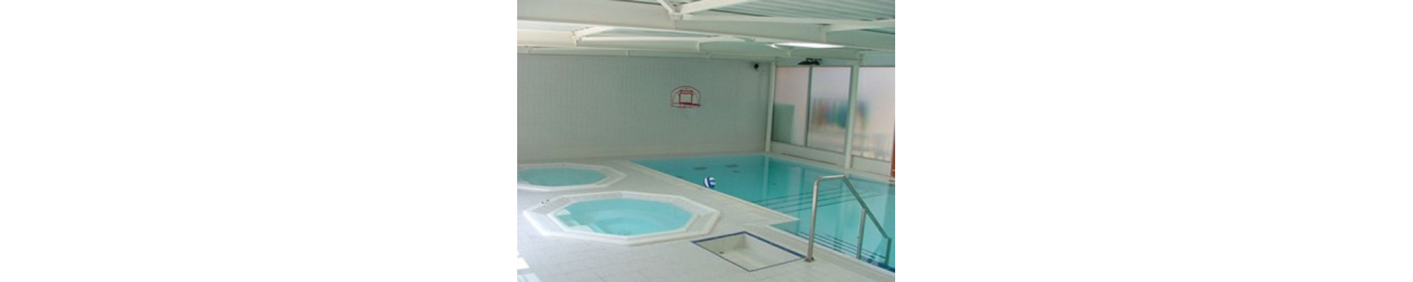 Entretien courant de la piscine en eau et des abords